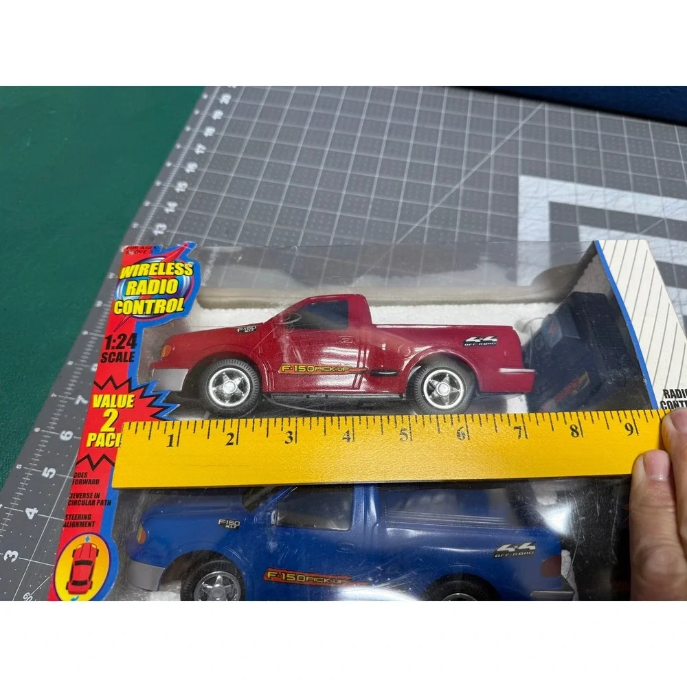 2 Ford F-150 Pick Up Wireless Radio Remote‎ Control Unused Racing Team